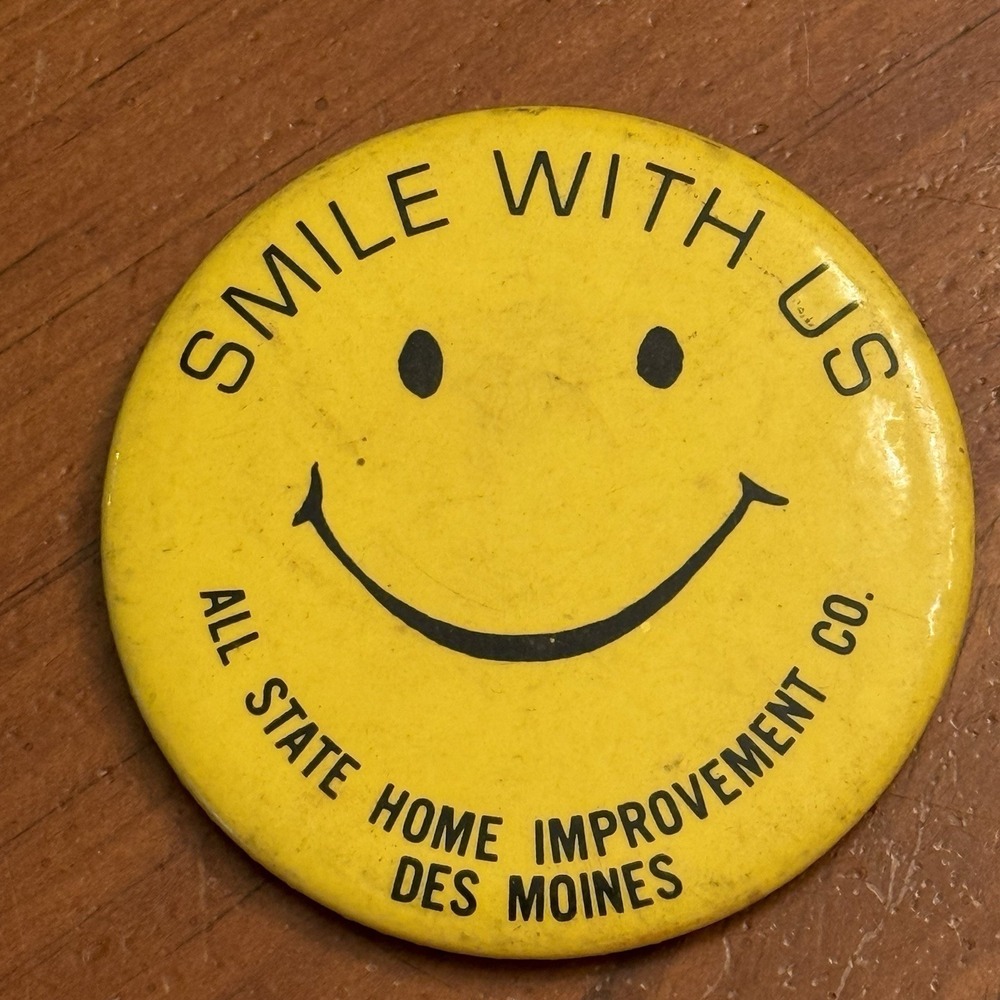 Smile‎ With Us Smiley Face Yellow Des Moines VTG Pinback Button Pin Round Circle
